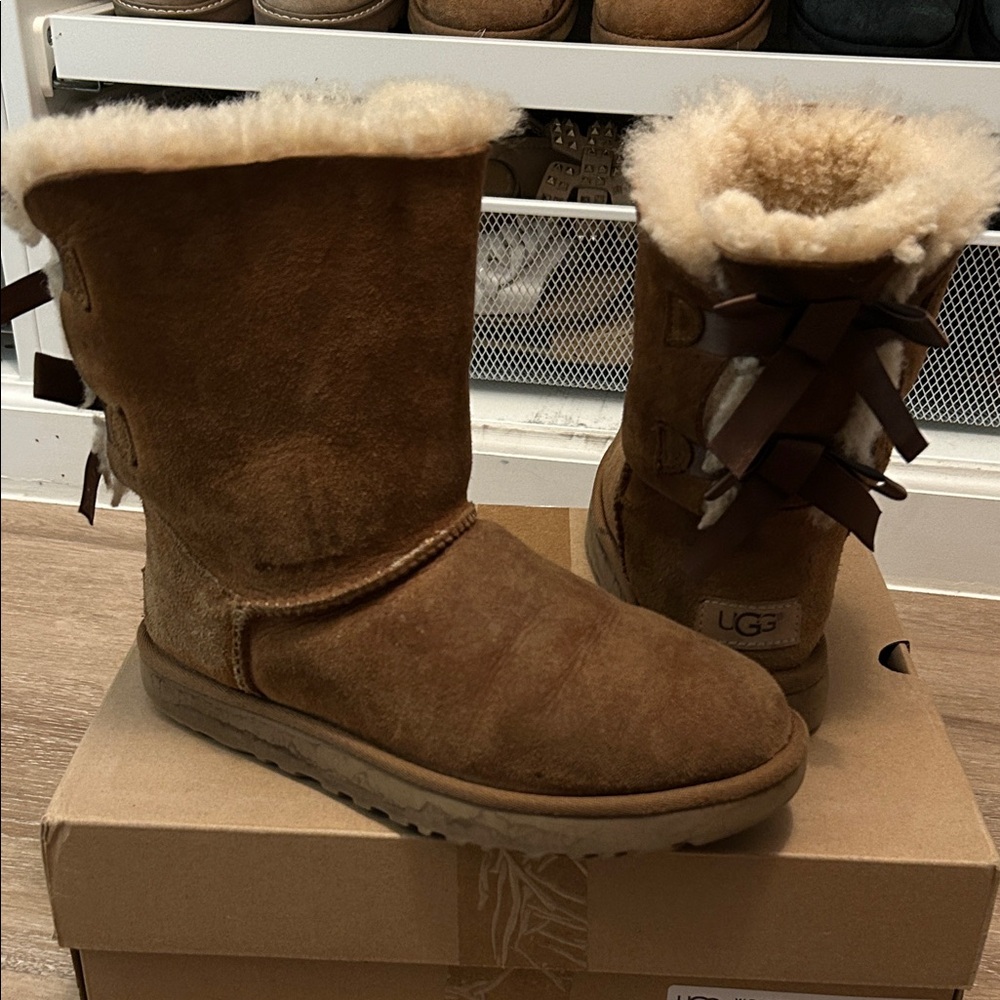 UGG Chestnut Bailey Bow Women’s 7 - Picture 2 of 12